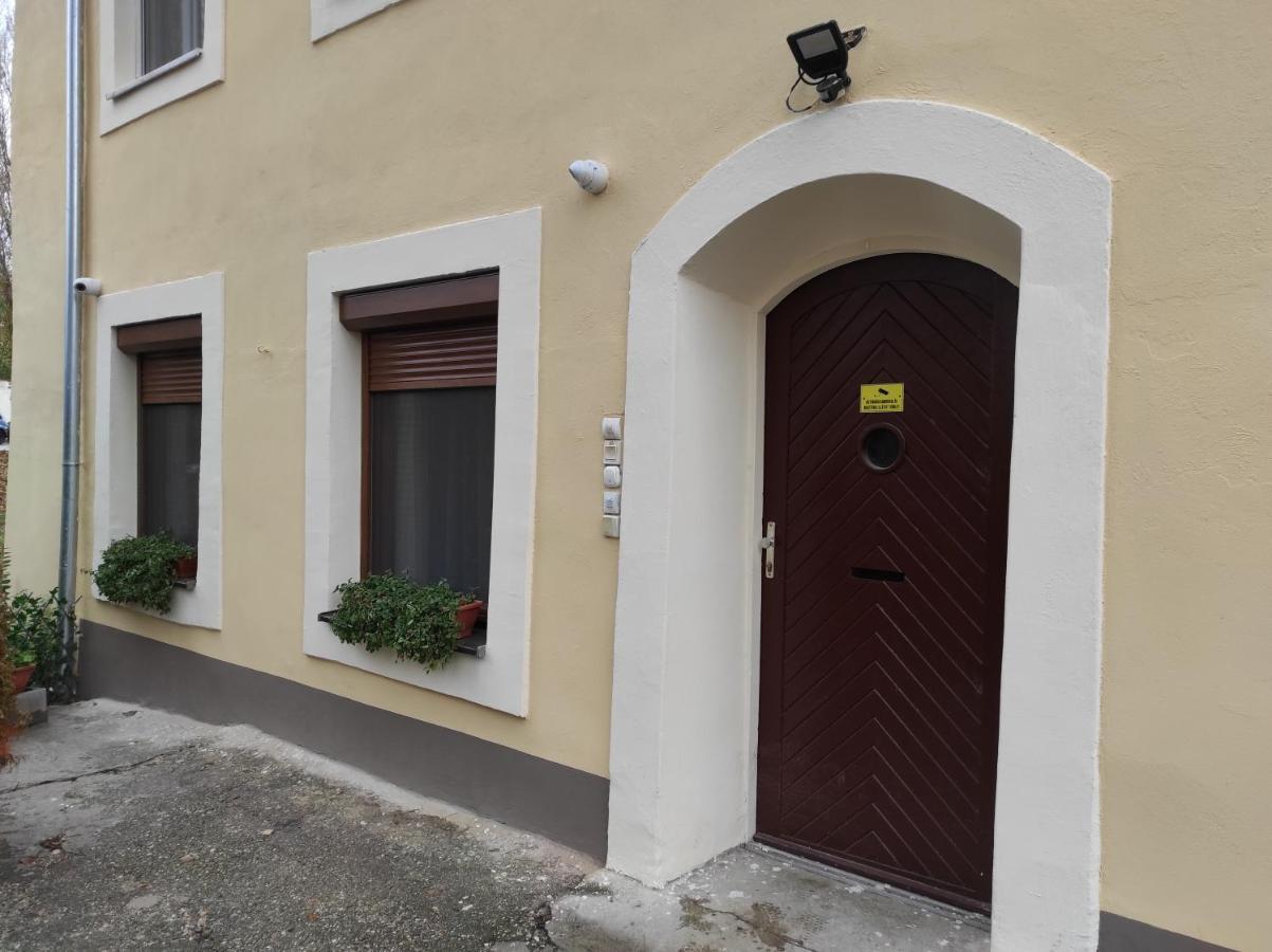 Matyas Apartman Tata Εξωτερικό φωτογραφία