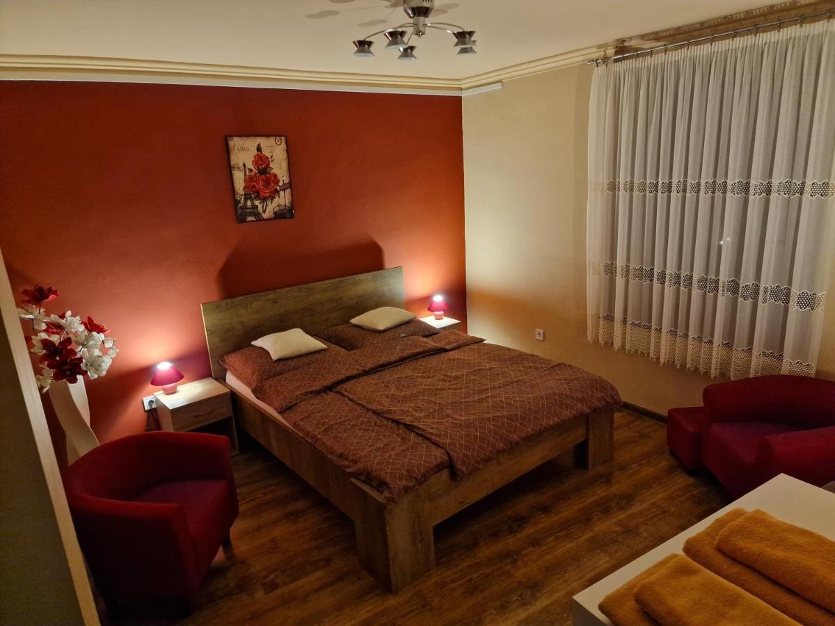 Matyas Apartman Tata Εξωτερικό φωτογραφία