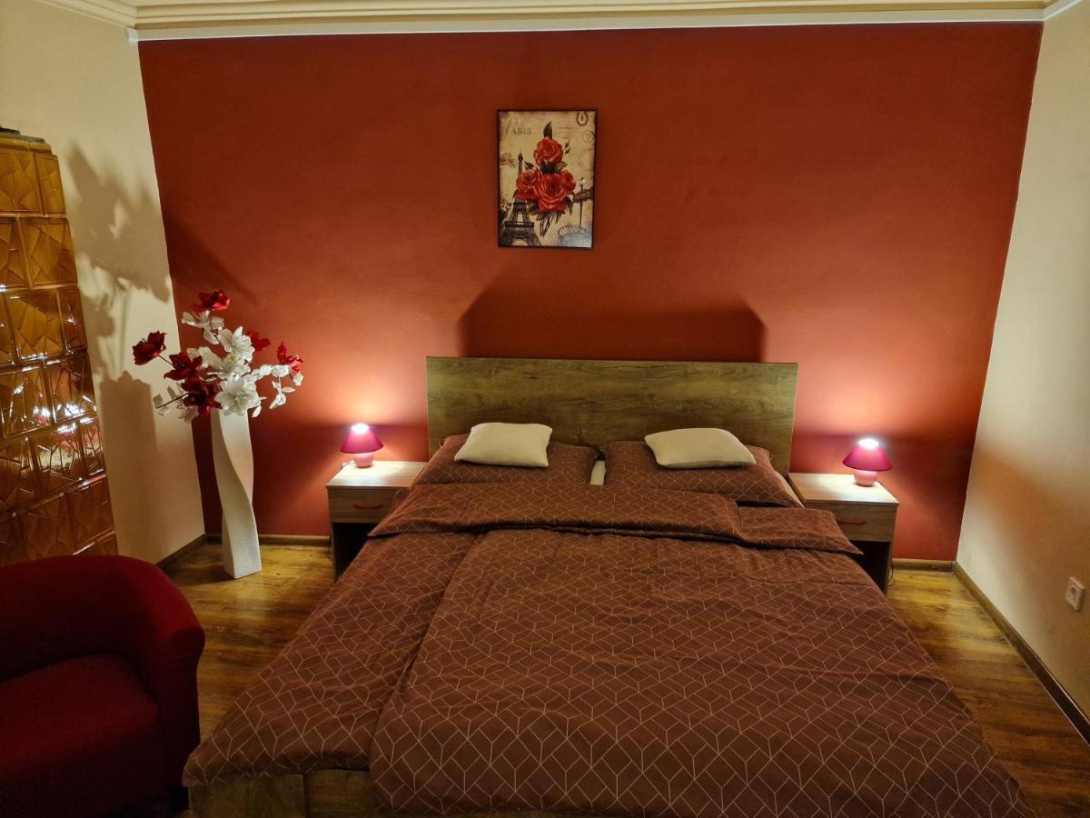 Matyas Apartman Tata Εξωτερικό φωτογραφία